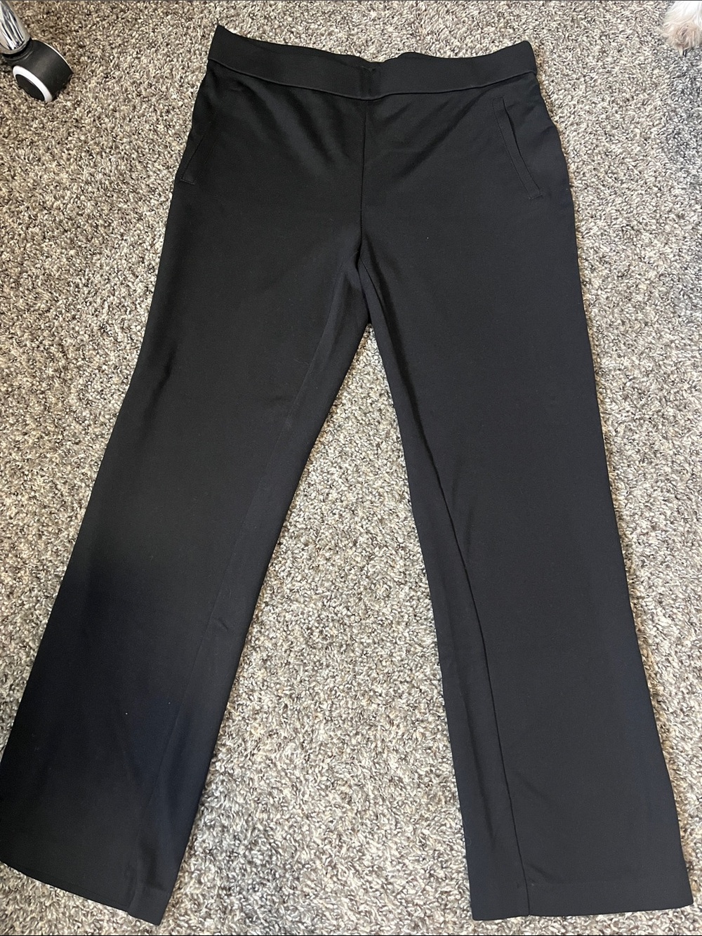 Classic Straight-Leg Women’s Pants in Black